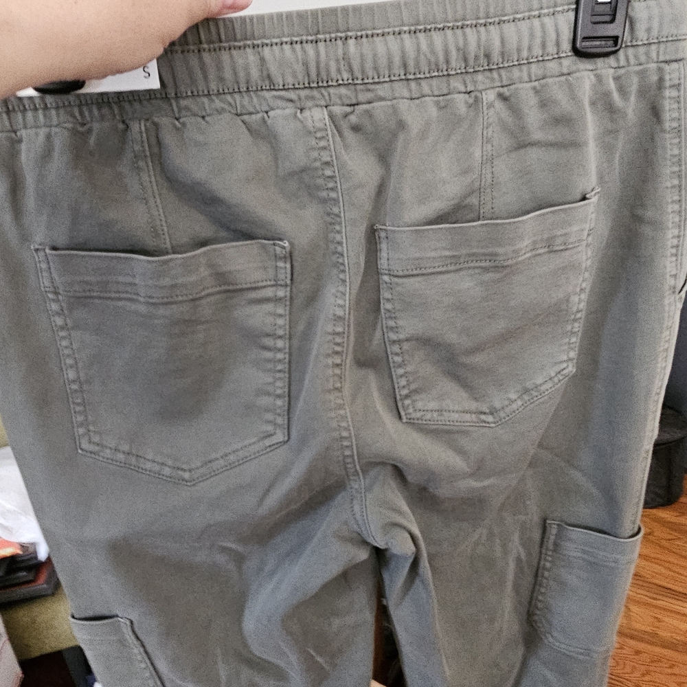 Women's Maurices Army Green Cargo Weekender Pants. Size Small. NWT. - Picture 7 of 10